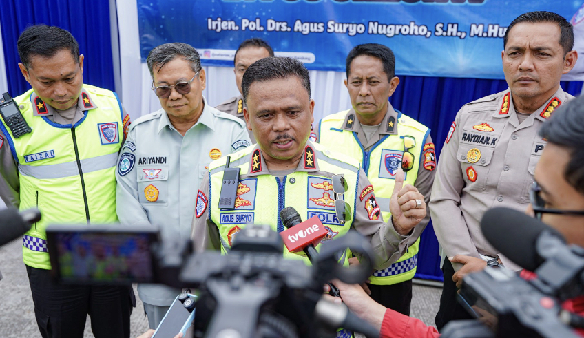 Kepala Korps Lalu Lintas (Kakorlantas) Polri, Irjen Pol Drs. Agus Suryonugroho, S.H., M.Hum., bersama unsur terkait melaksanakan inspeksi jalur tol di wilayah Jawa Barat pada Selasa (24/2)